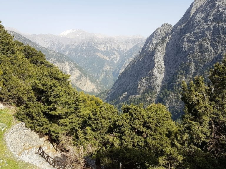 Autoajelua Kreetan kauniissa vuoristossa -video