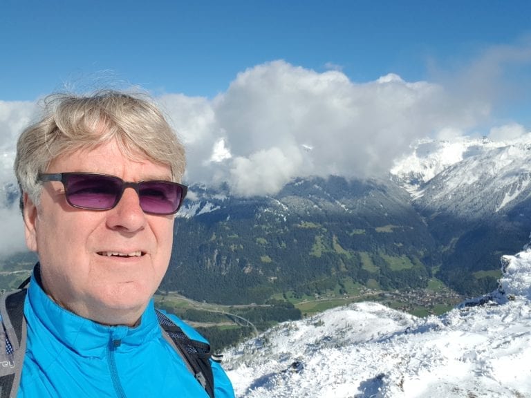 Ensilumi yllätti gondolimatkaajan Klosters Platzissa Sveitsin Alpeilla