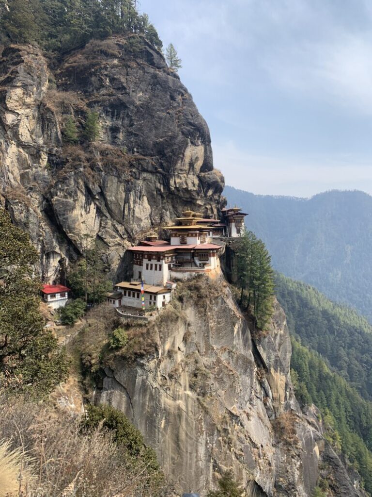Bhutan – Onnellisen maan salaisuudet? (by Antti Leppilampi)